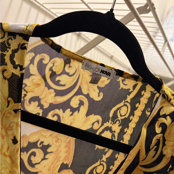 Fashion Nova Black & Gold Baroque Wrap Top – New Without Tags, Flattering Fit - Picture 6 of 7